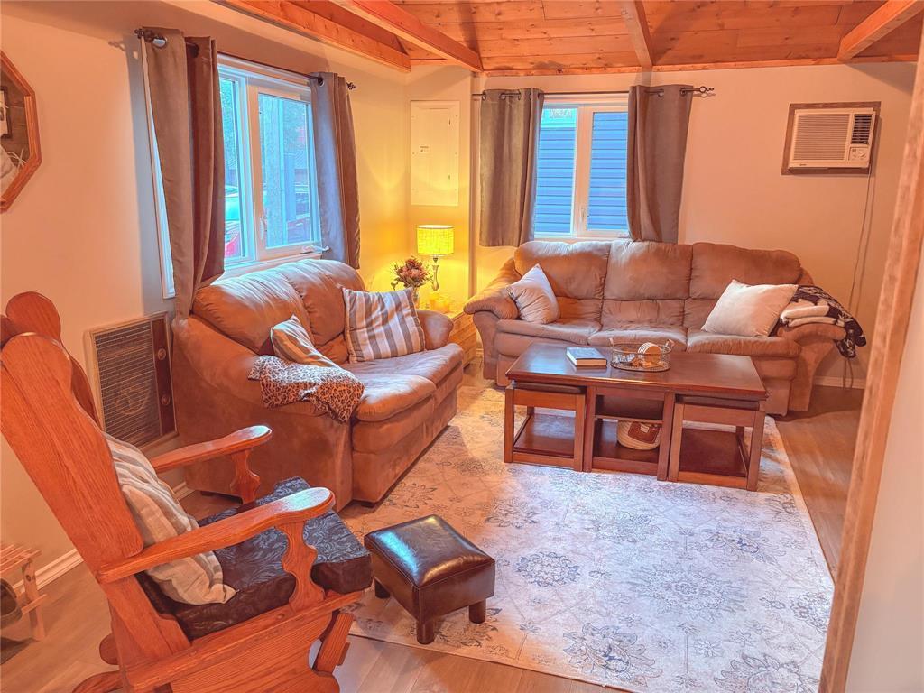 110 Spruce Street, Pelican Lake, MB - Indoor Photo Showing Living Room