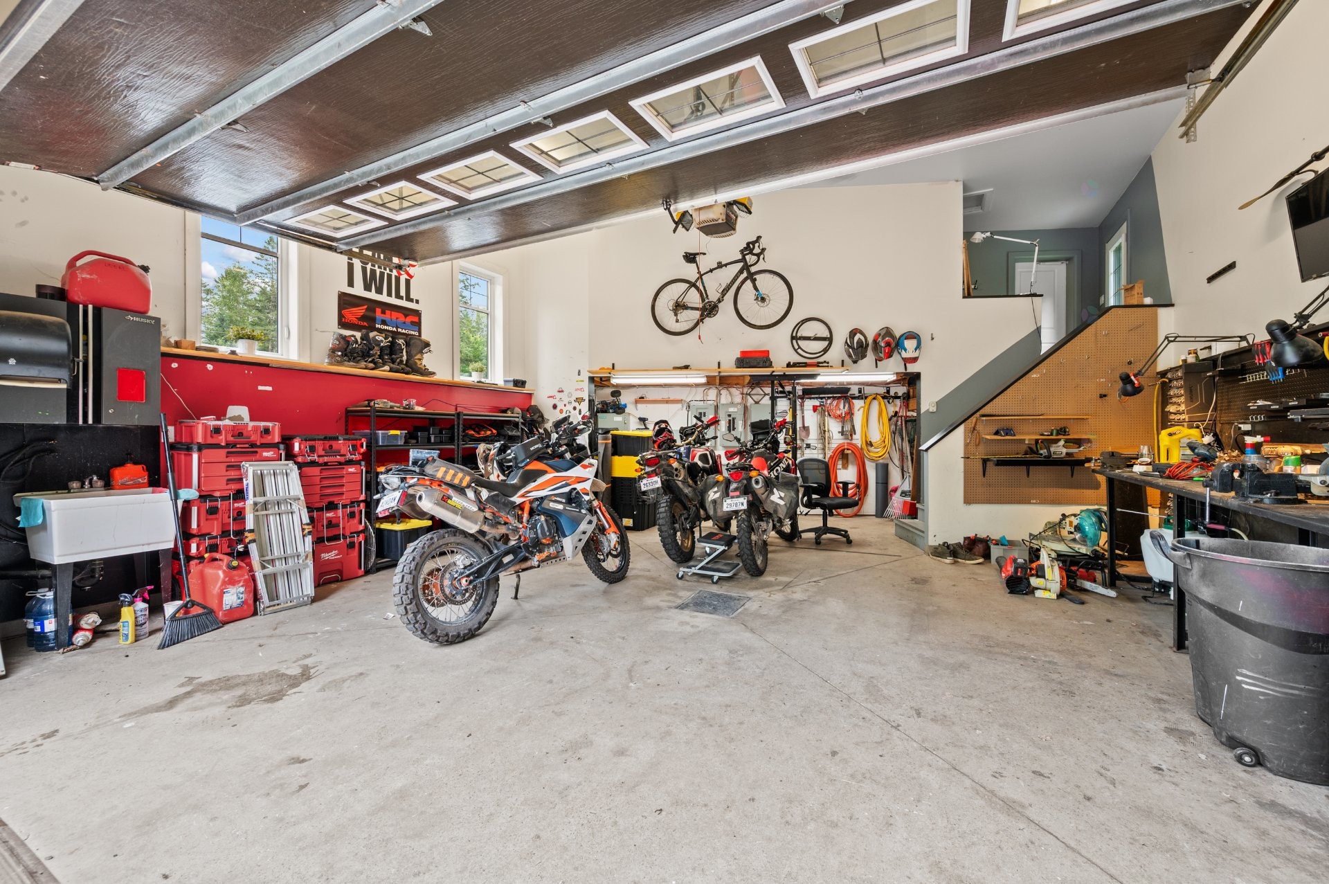 Garage - 121 Rue Des Épinettes, Morin-Heights, QC - Indoor Photo Showing Garage