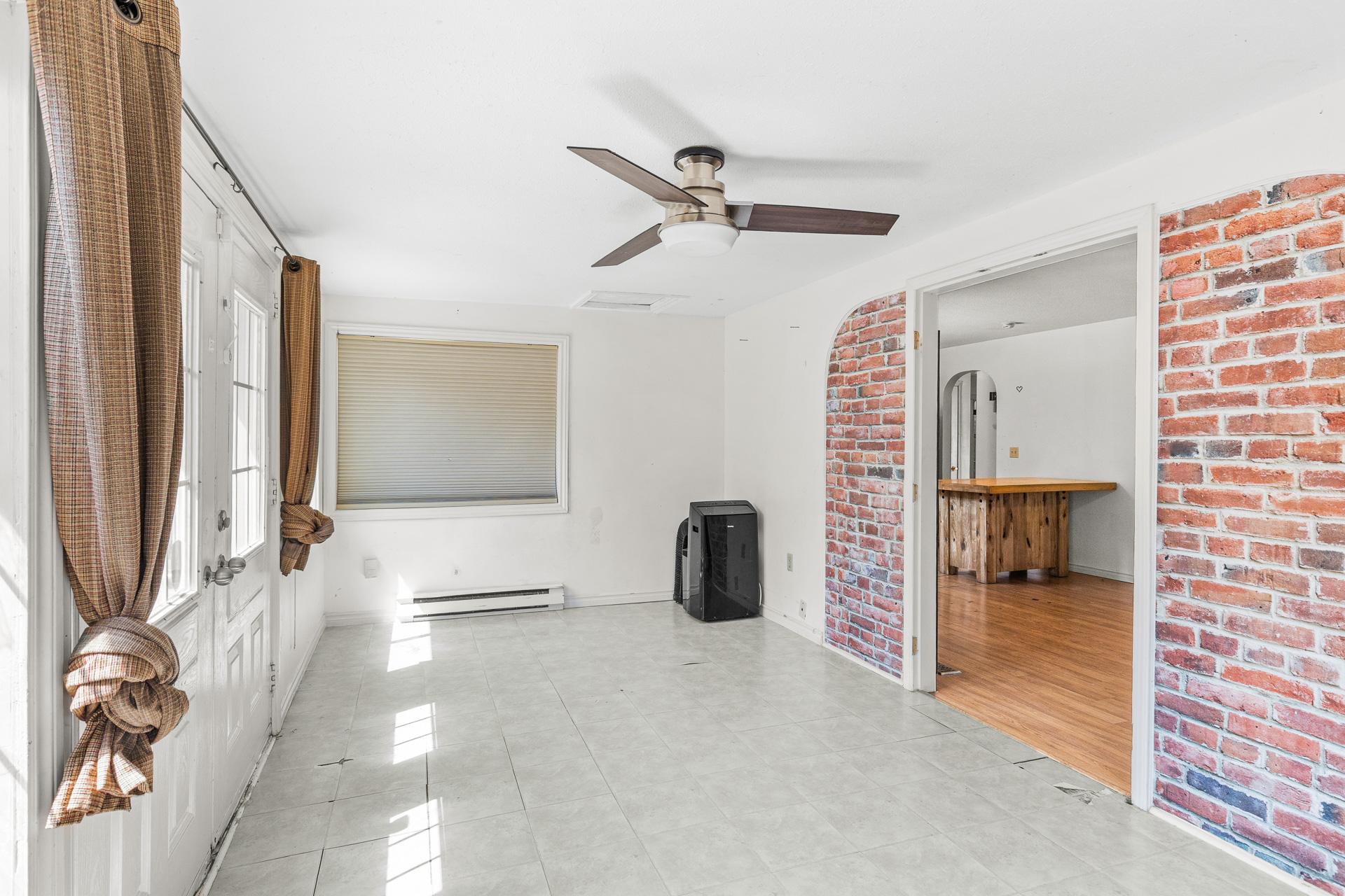 925 Sutherland Avenue, Kelowna, BC - Indoor Photo Showing Other Room