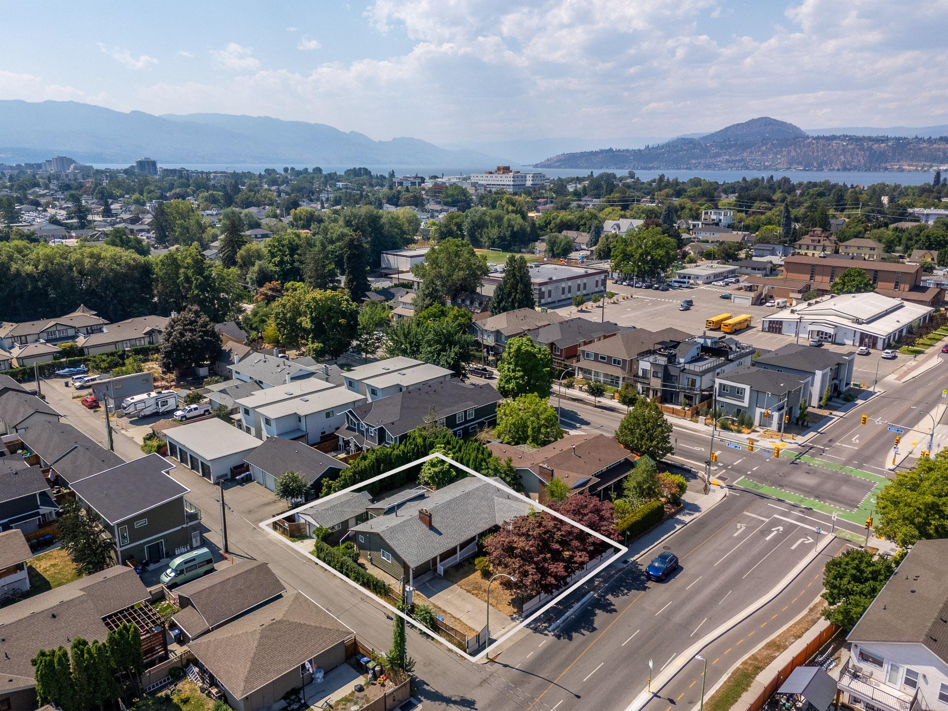 925 Sutherland Avenue, Kelowna, BC - Outdoor With View