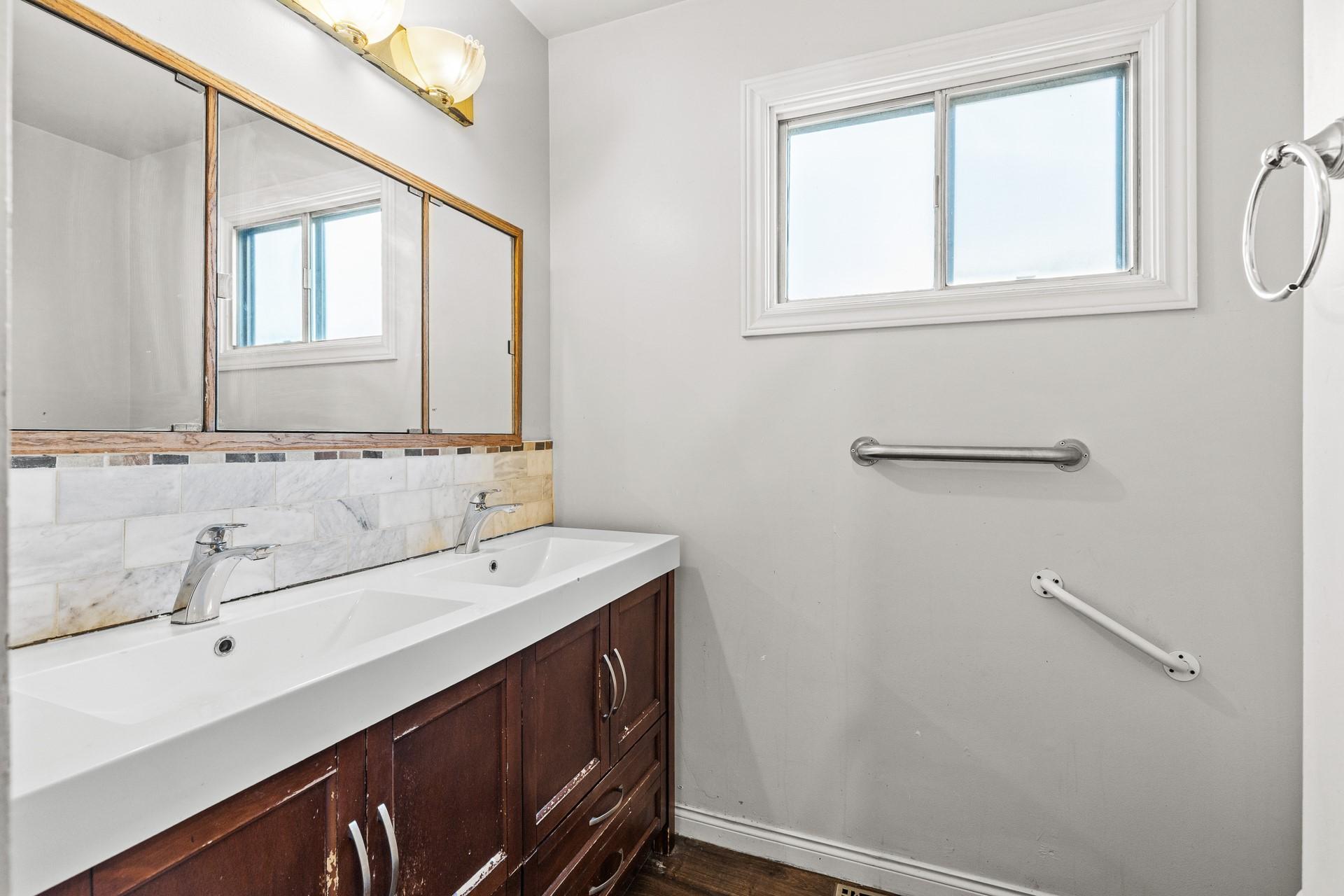 925 Sutherland Avenue, Kelowna, BC - Indoor Photo Showing Bathroom