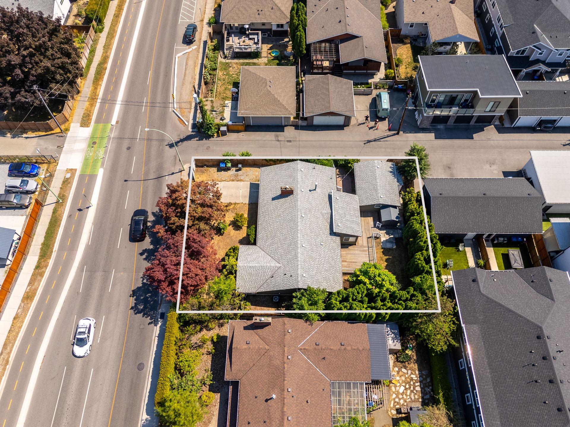 925 Sutherland Avenue, Kelowna, BC - Outdoor