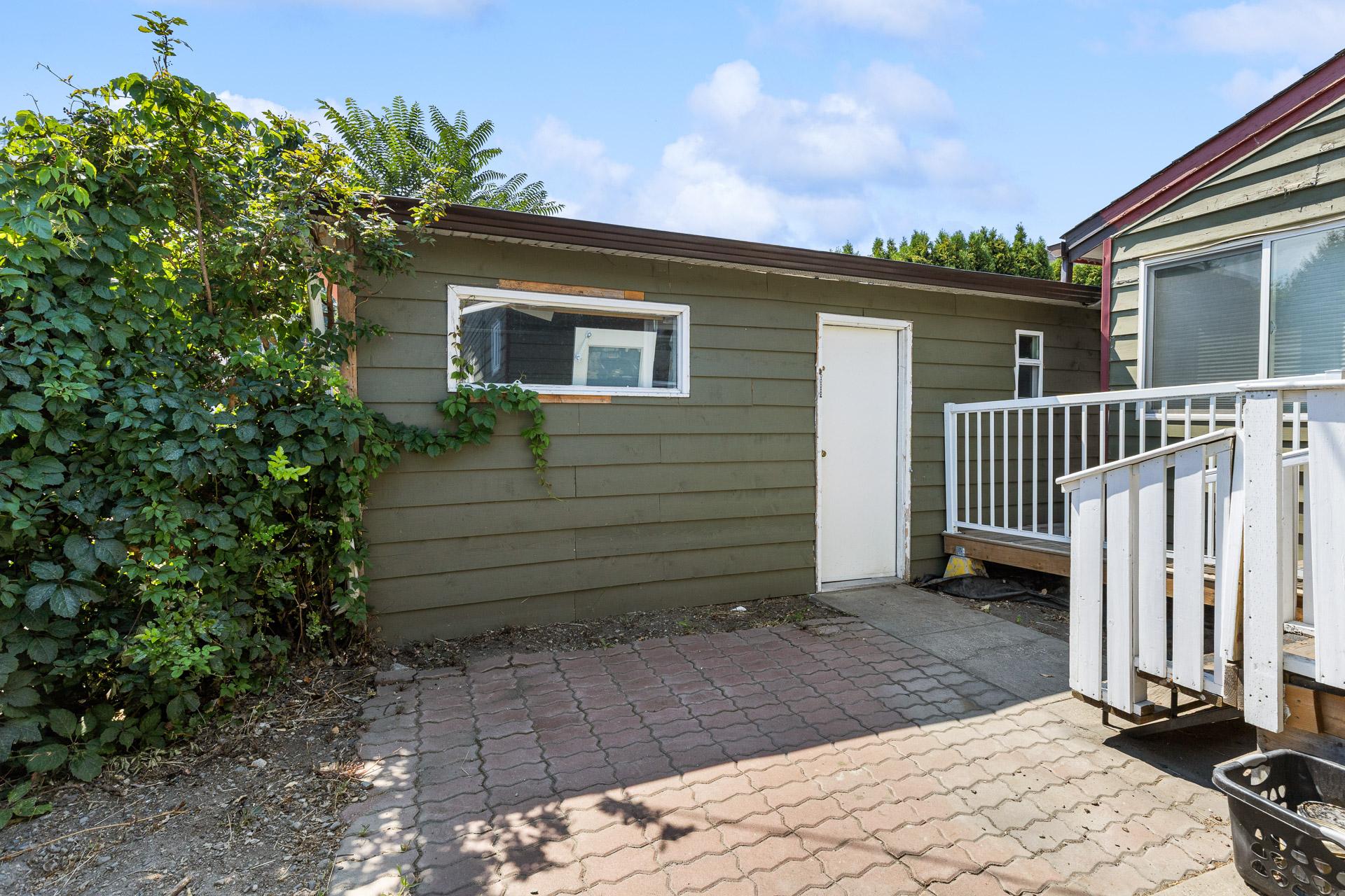 925 Sutherland Avenue, Kelowna, BC - Outdoor With Exterior