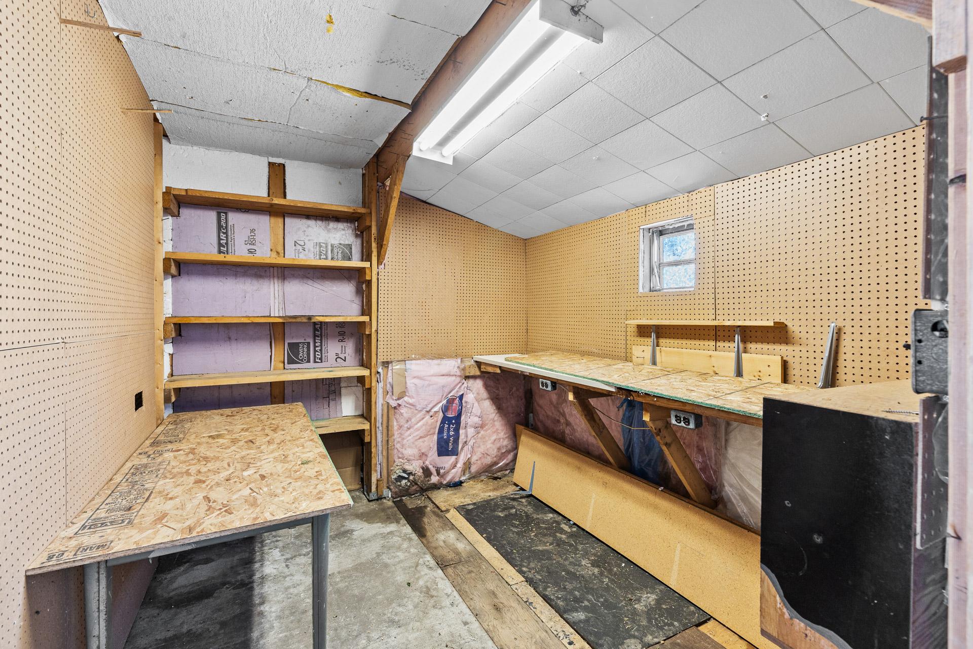 925 Sutherland Avenue, Kelowna, BC - Indoor Photo Showing Other Room