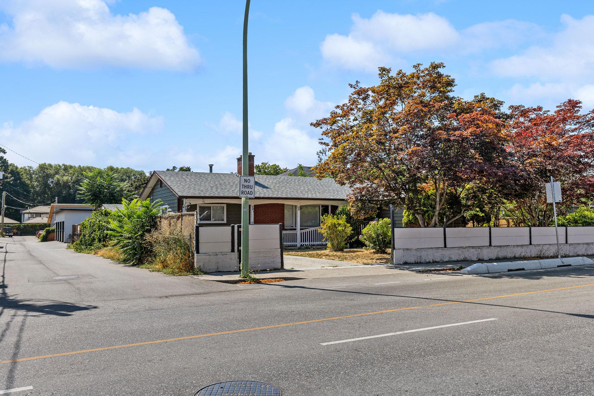 925 Sutherland Avenue, Kelowna, BC - Outdoor