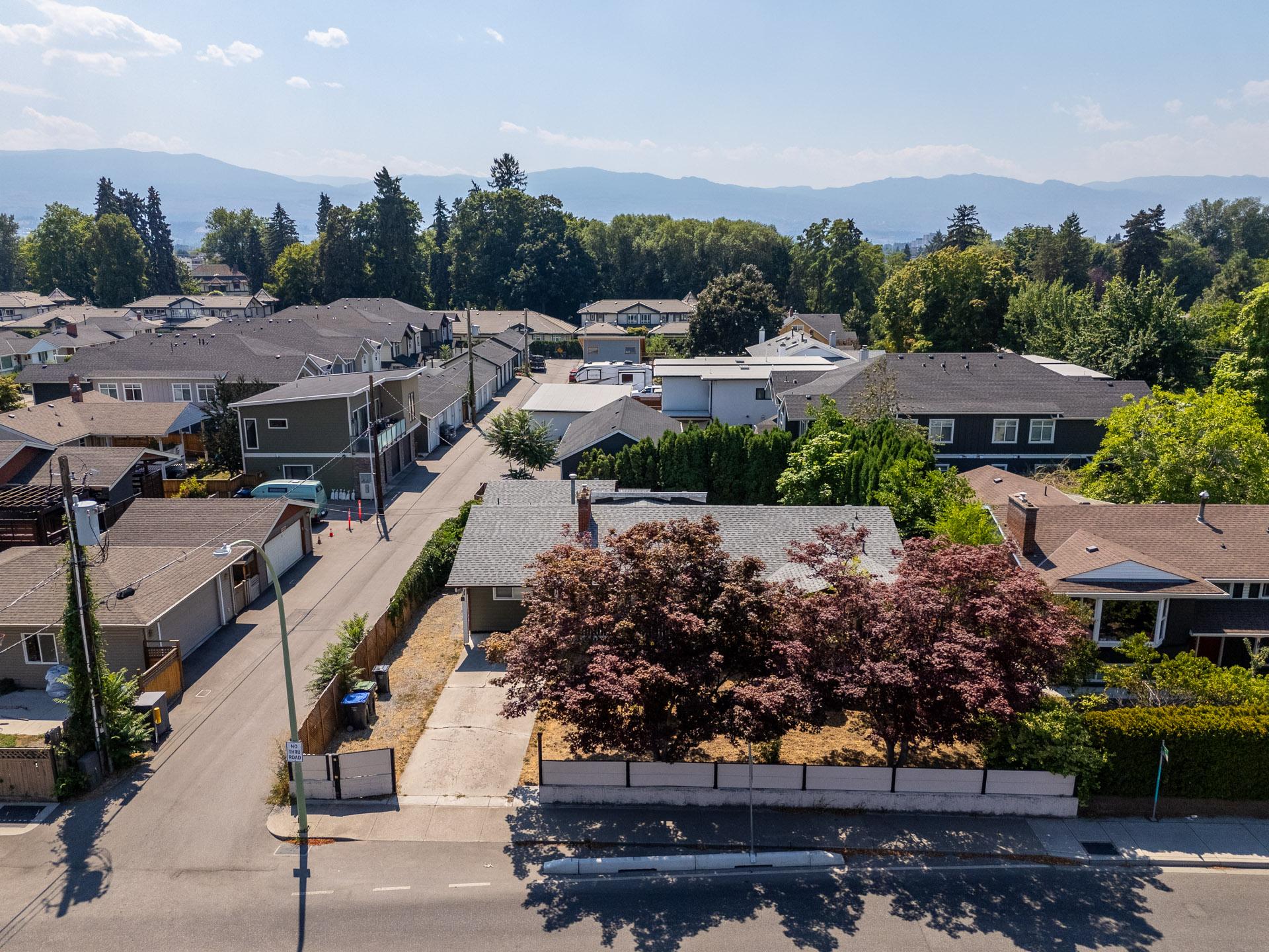 925 Sutherland Avenue, Kelowna, BC - Outdoor With View