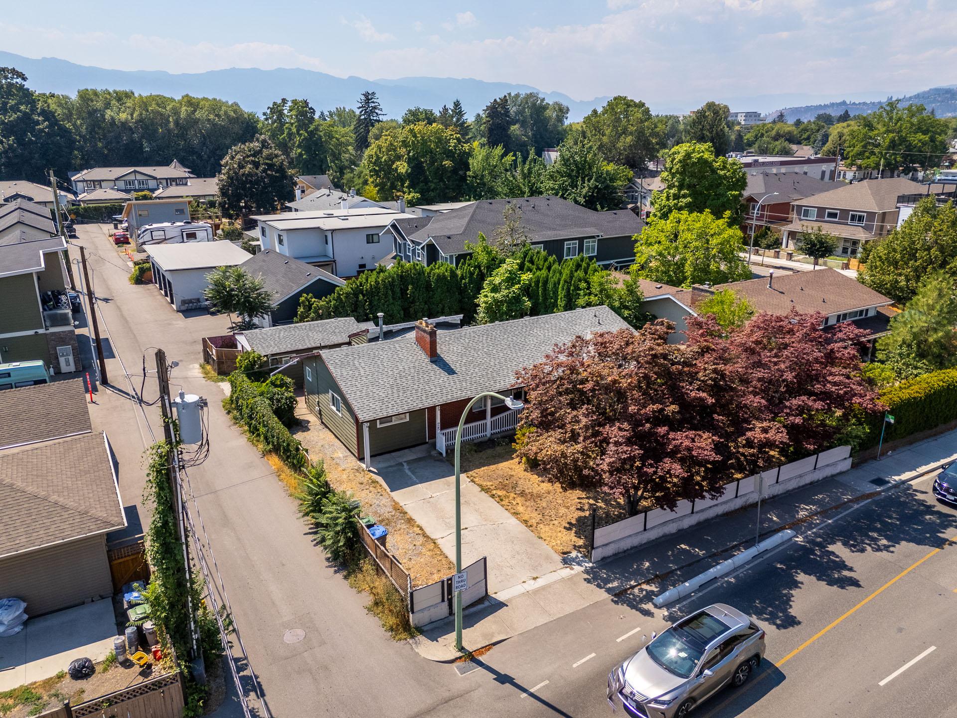925 Sutherland Avenue, Kelowna, BC - Outdoor