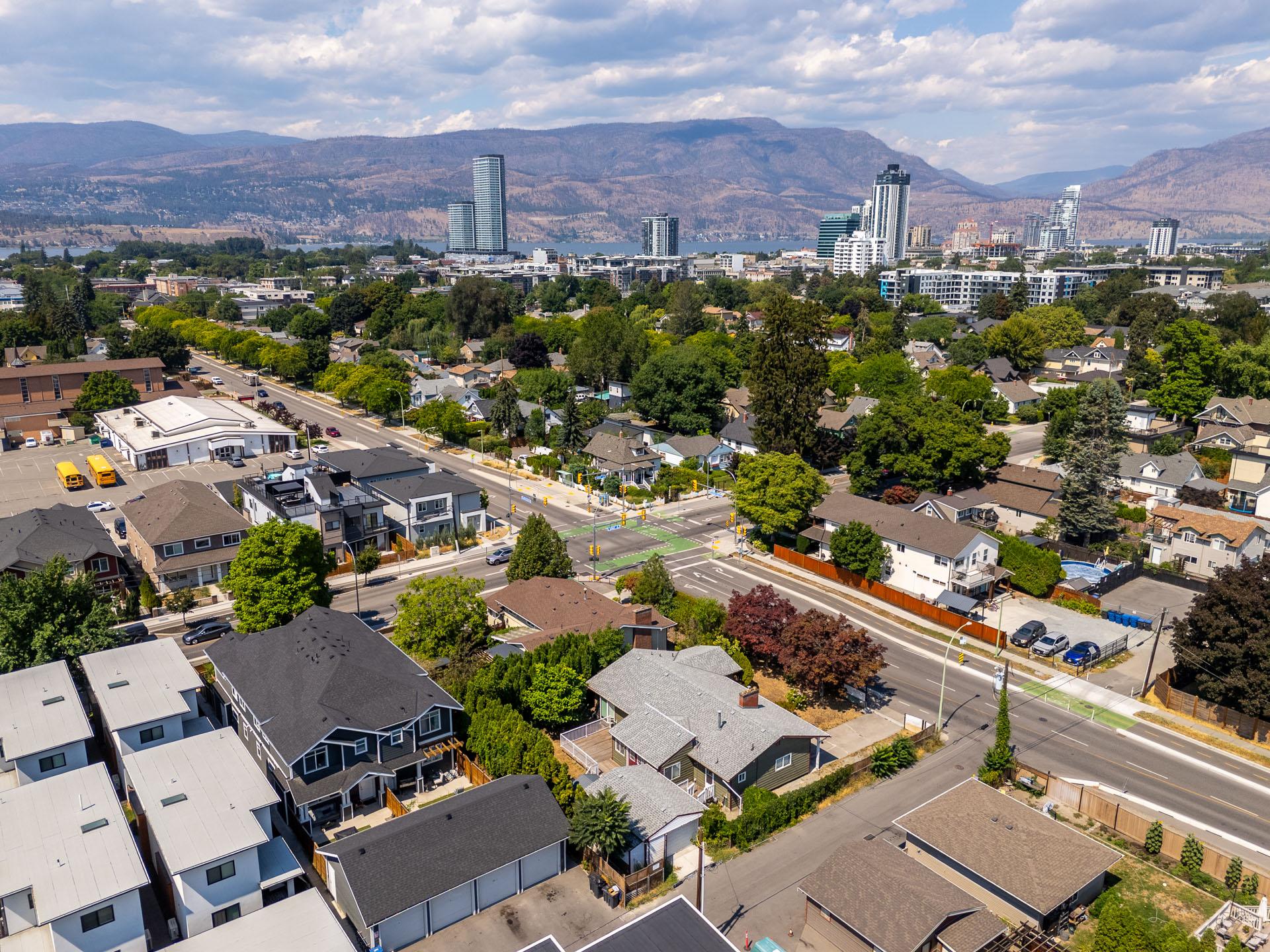925 Sutherland Avenue, Kelowna, BC - Outdoor With View