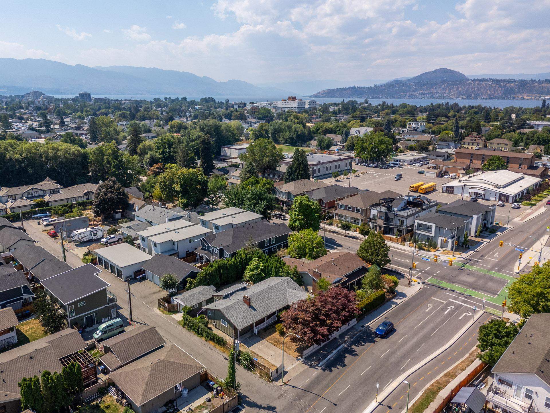 925 Sutherland Avenue, Kelowna, BC - Outdoor With View
