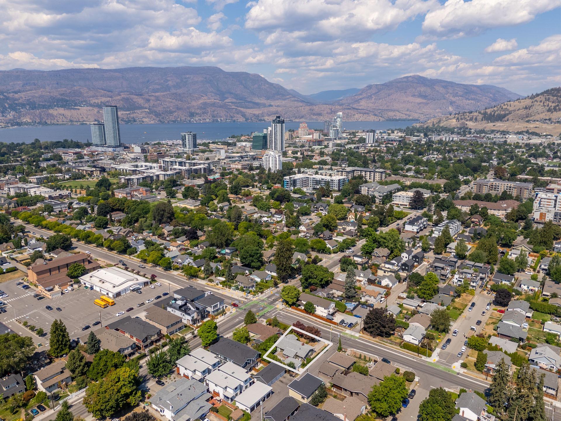 925 Sutherland Avenue, Kelowna, BC - Outdoor With Body Of Water With View
