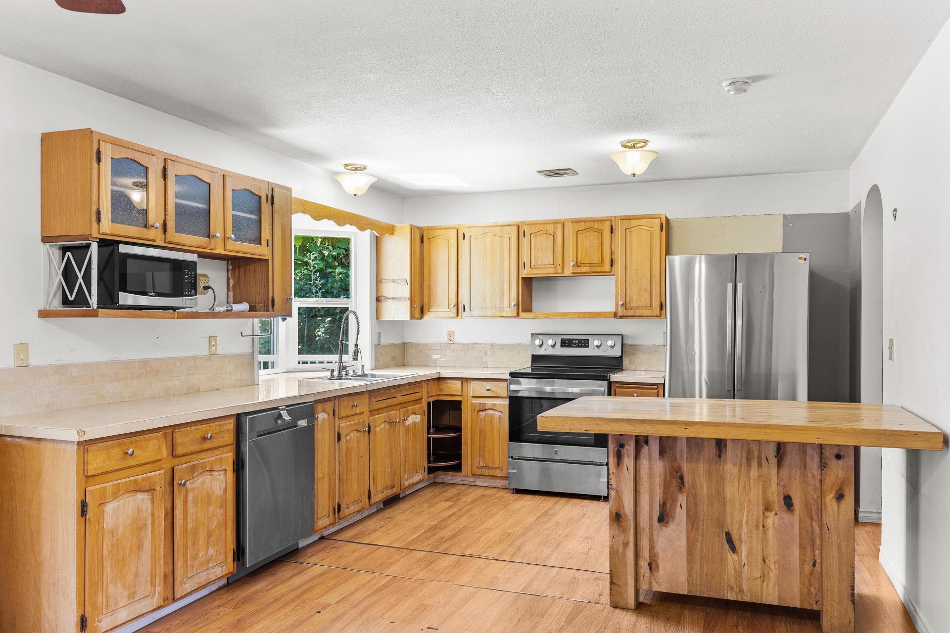 925 Sutherland Avenue, Kelowna, BC - Indoor Photo Showing Kitchen