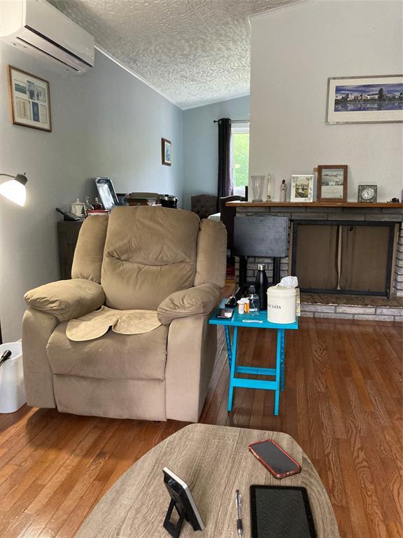 40 Quebec Street, St. John'S, NL - Indoor Photo Showing Living Room