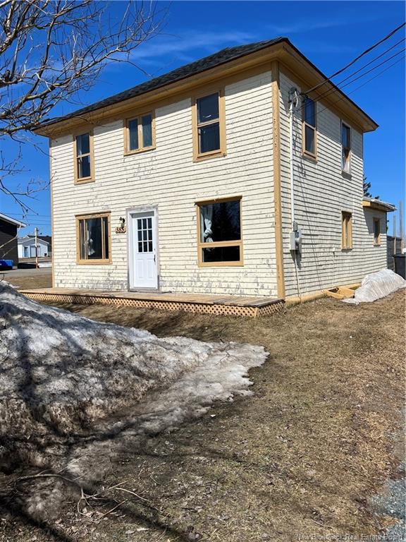 385 St-Pierre E, Caraquet, NB