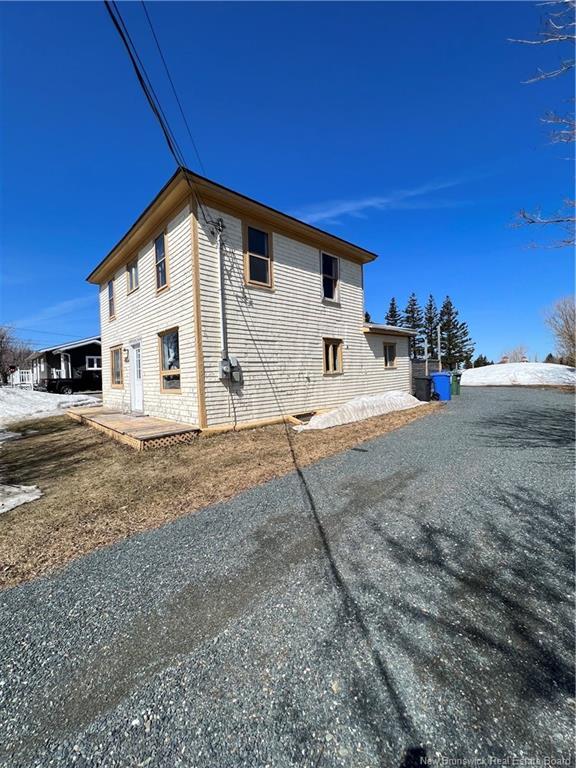 385 St-Pierre E, Caraquet, NB