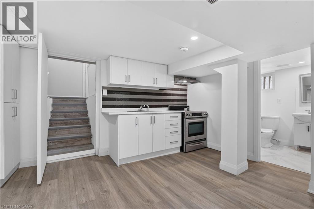 36 Mahony Avenue, Hamilton, ON - Indoor Photo Showing Kitchen
