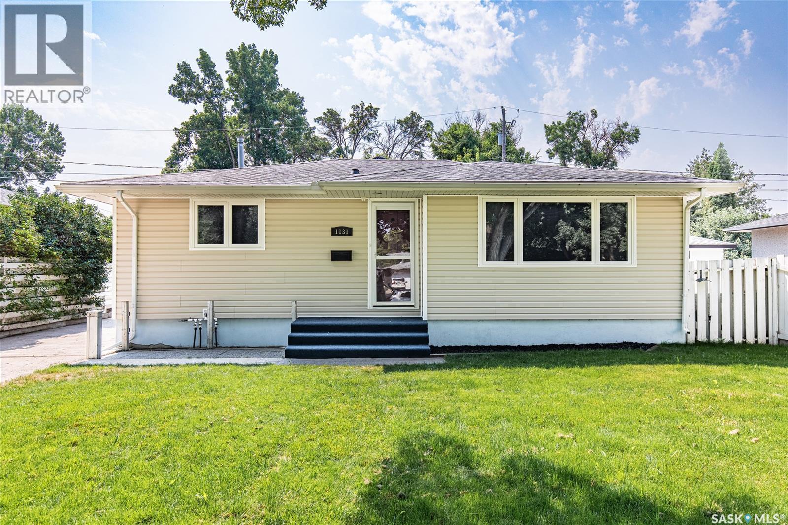 1131 Currie Crescent, Moose Jaw, SK - Outdoor