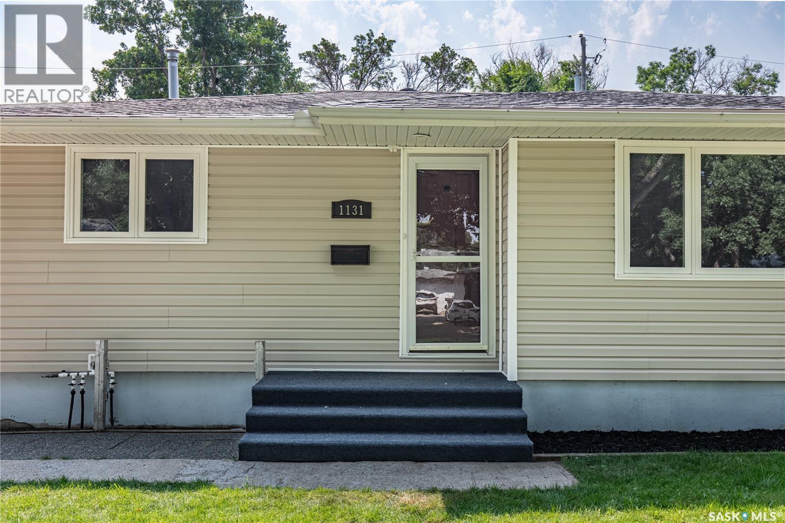 1131 Currie Crescent, Moose Jaw, SK - Outdoor With Exterior