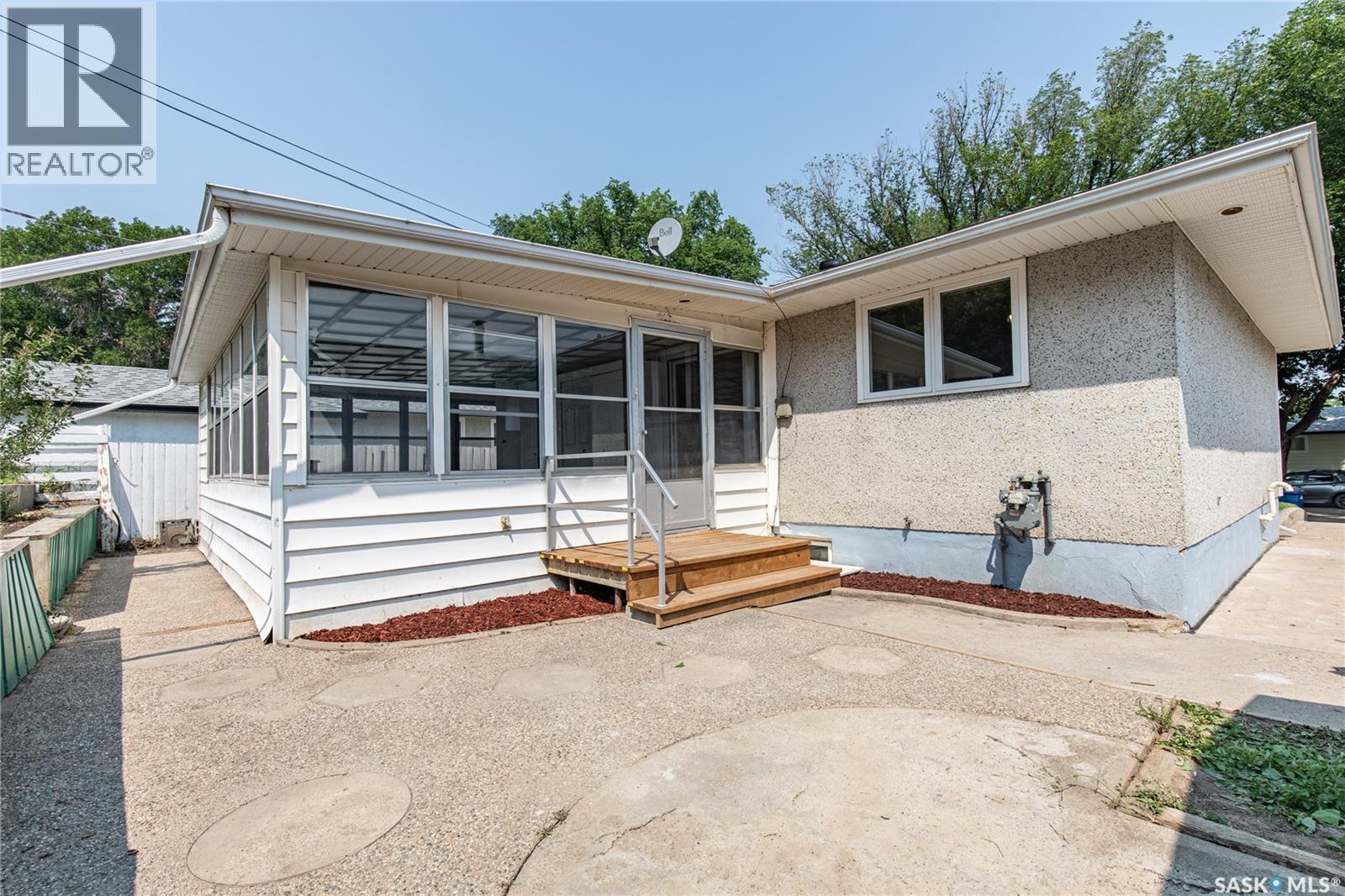 1131 Currie Crescent, Moose Jaw, SK - Outdoor