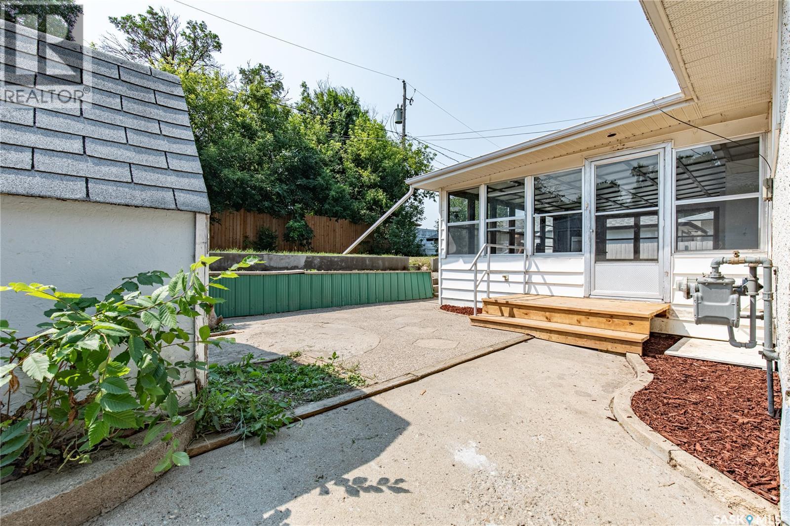 1131 Currie Crescent, Moose Jaw, SK - Outdoor