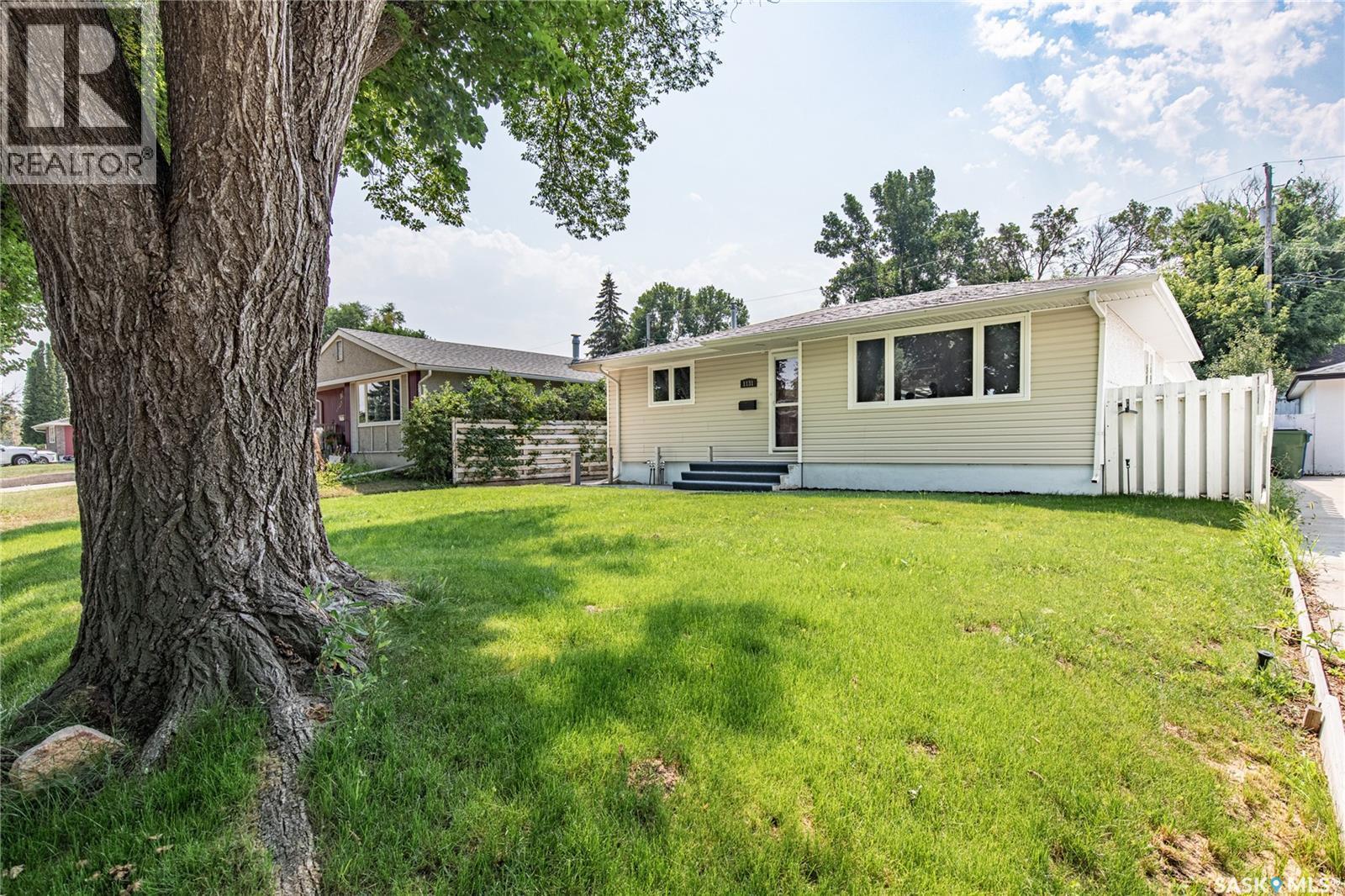 1131 Currie Crescent, Moose Jaw, SK - Outdoor