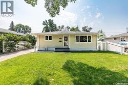 1131 Currie CRESCENT Moose Jaw, SK S6H 5M7