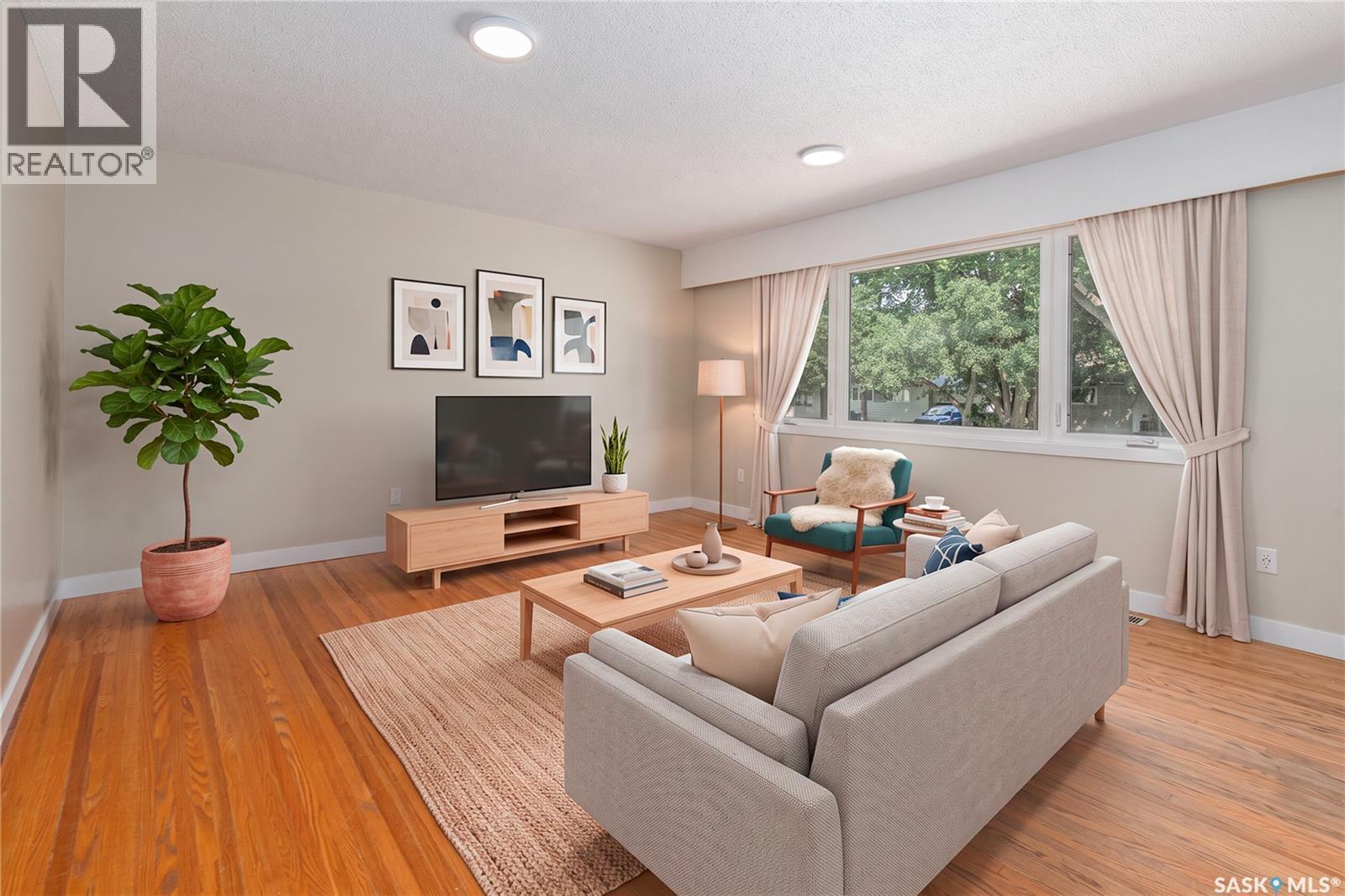 1131 Currie Crescent, Moose Jaw, SK - Indoor Photo Showing Living Room