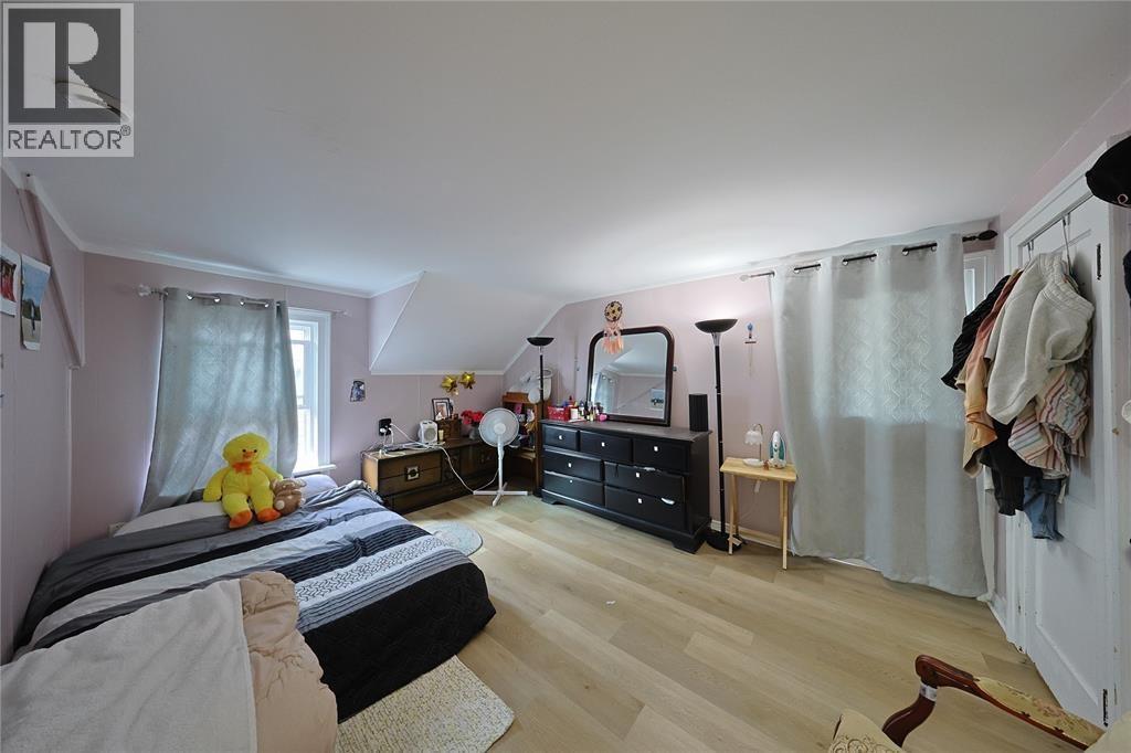 196 Brock Street North, Sarnia, ON - Indoor Photo Showing Bedroom