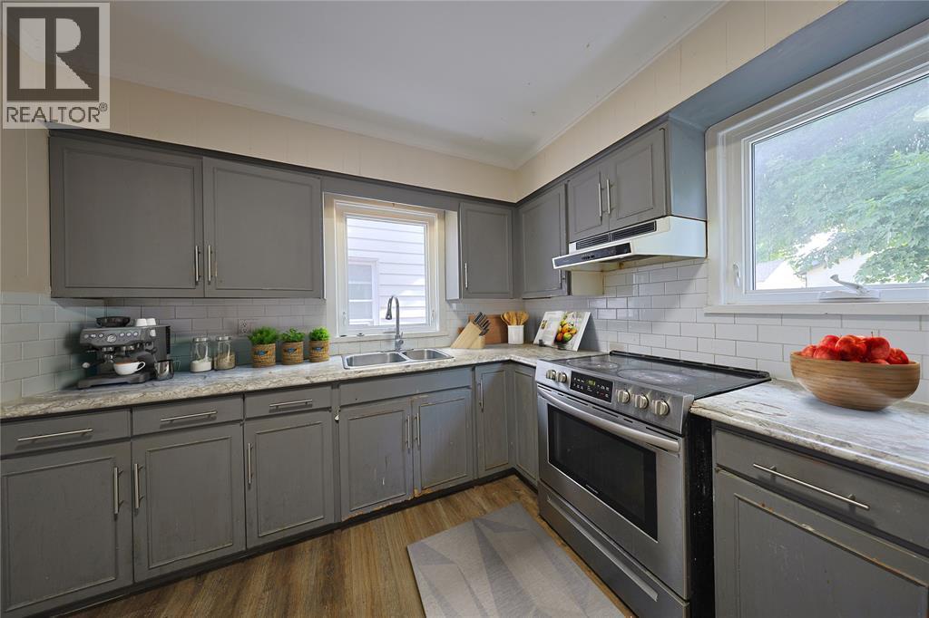 196 Brock Street North, Sarnia, ON - Indoor Photo Showing Kitchen