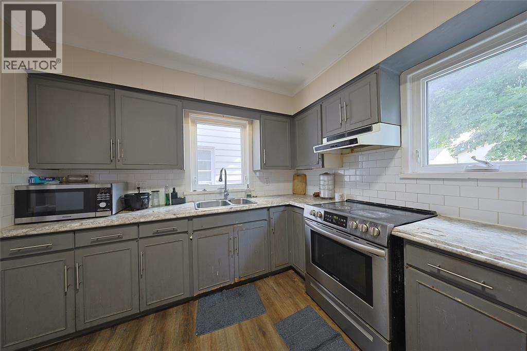196 Brock Street North, Sarnia, ON - Indoor Photo Showing Kitchen