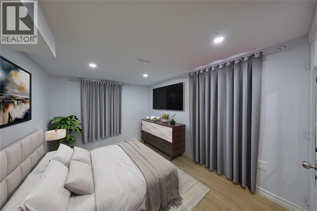 196 Brock Street North, Sarnia, ON - Indoor Photo Showing Bedroom