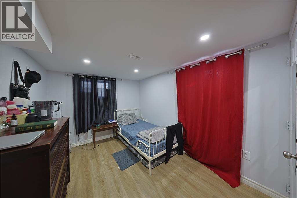 196 Brock Street North, Sarnia, ON - Indoor