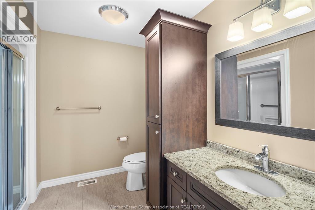 384 Boismier, Lasalle, ON - Indoor Photo Showing Bathroom