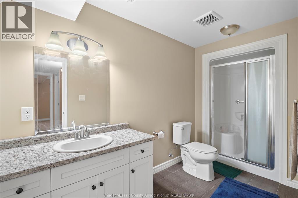 384 Boismier, Lasalle, ON - Indoor Photo Showing Bathroom