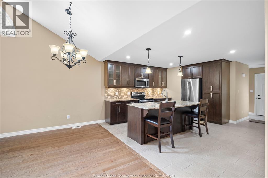 384 Boismier, Lasalle, ON - Indoor Photo Showing Kitchen With Stainless Steel Kitchen With Upgraded Kitchen