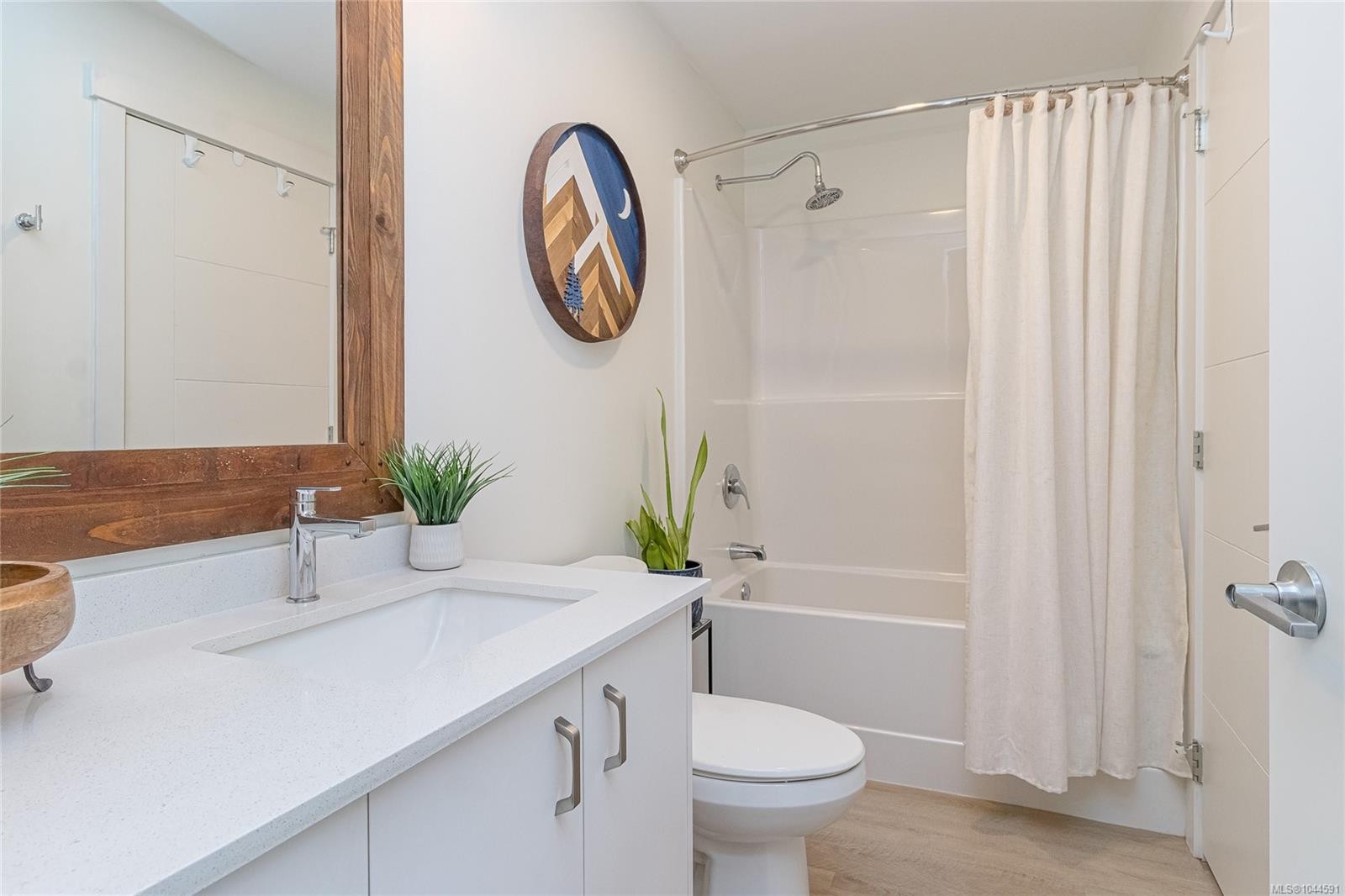 #106-120 Jensen Ave West, Parksville, BC - Indoor Photo Showing Bathroom