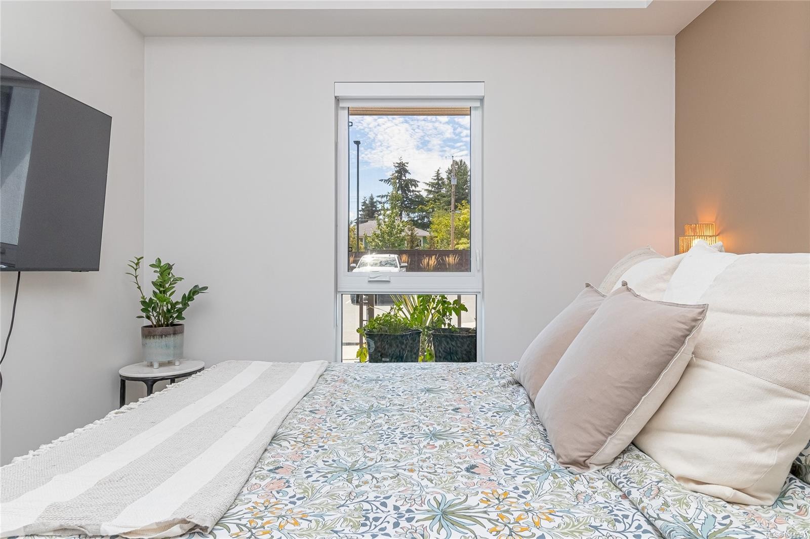 #106-120 Jensen Ave West, Parksville, BC - Indoor Photo Showing Bedroom