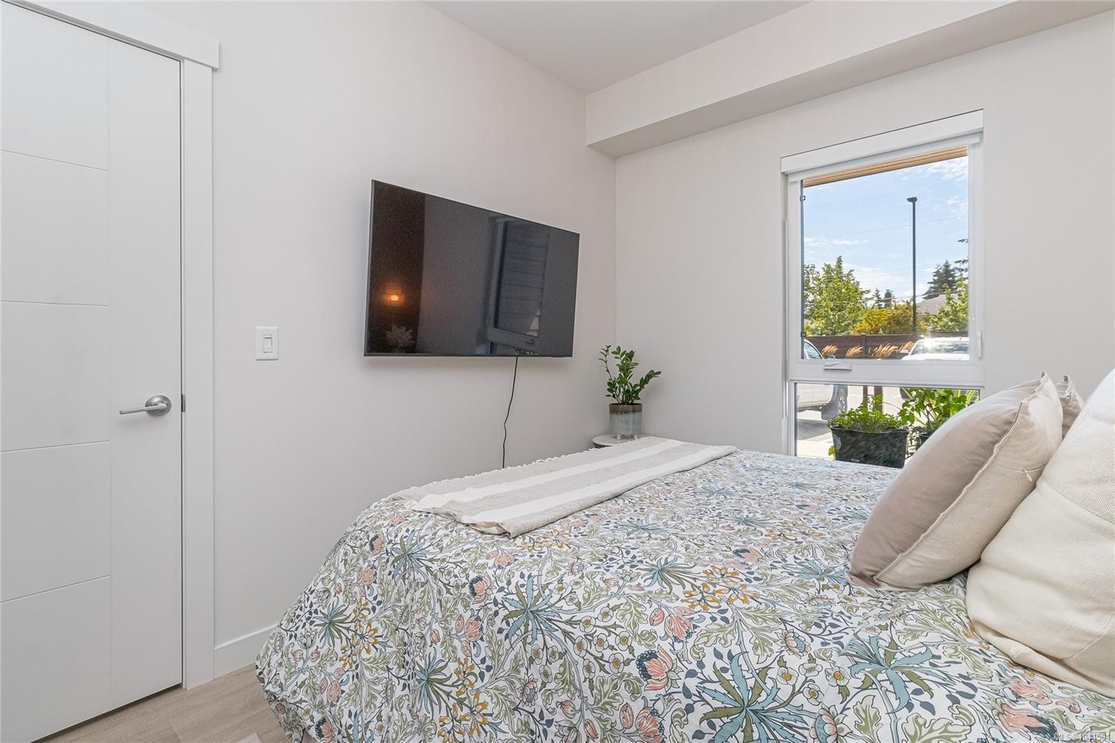 #106-120 Jensen Ave West, Parksville, BC - Indoor Photo Showing Bedroom