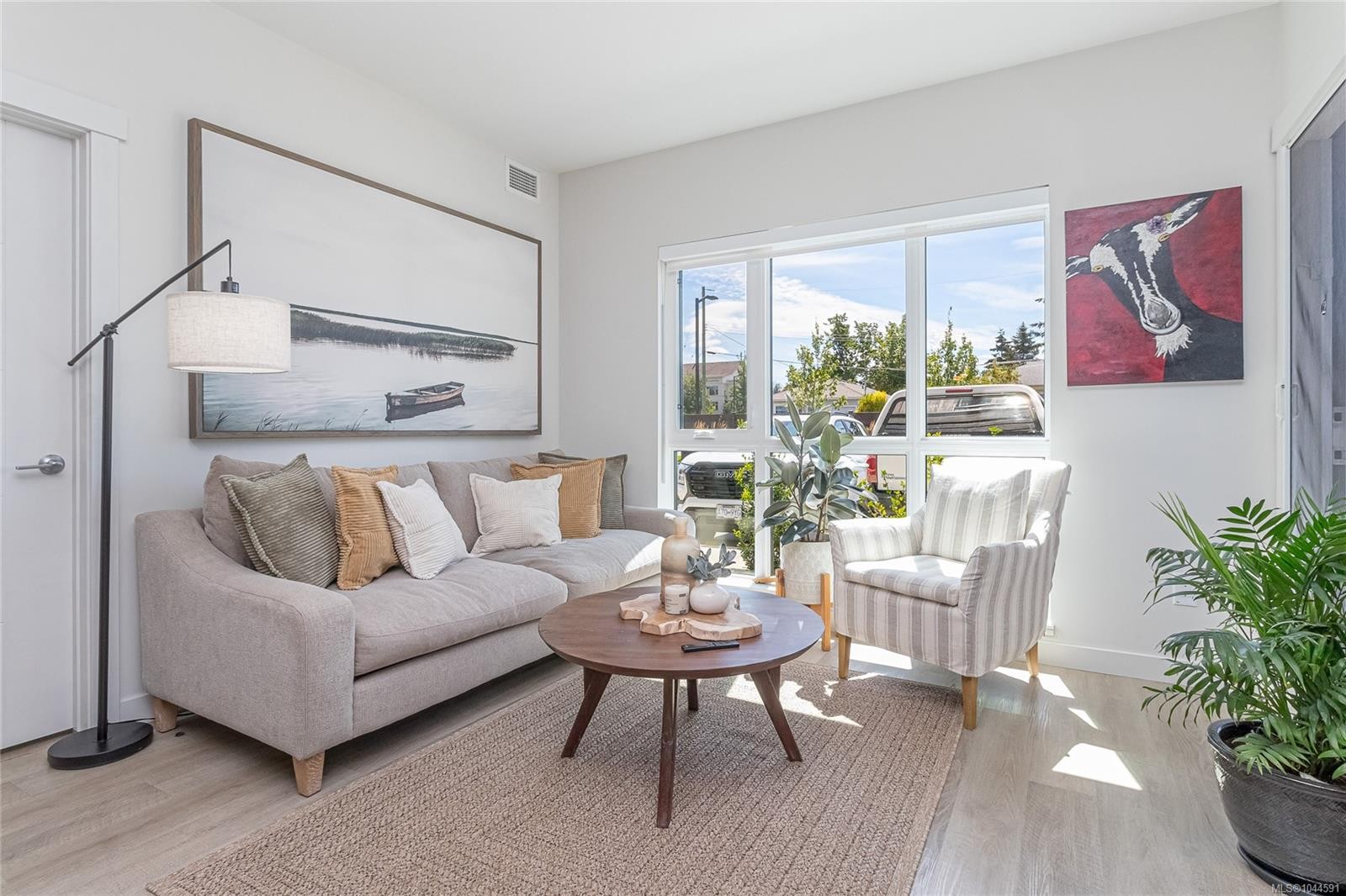 #106-120 Jensen Ave West, Parksville, BC - Indoor Photo Showing Living Room