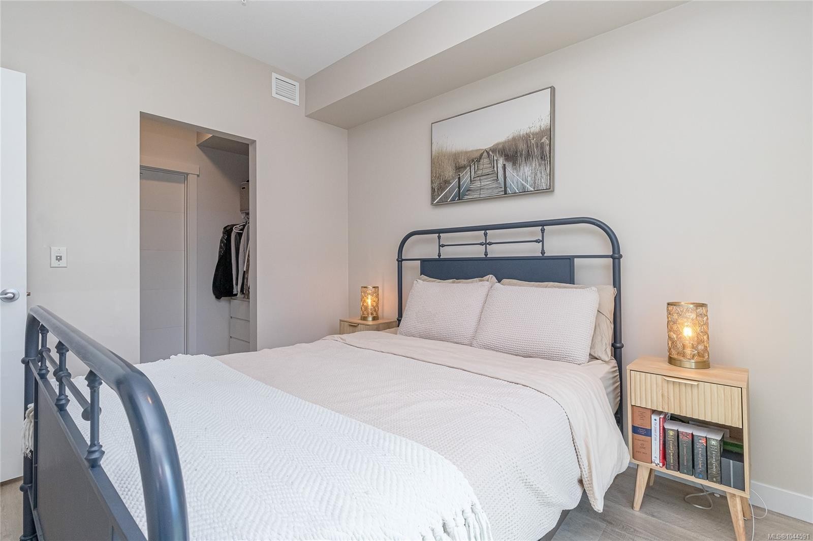 #106-120 Jensen Ave West, Parksville, BC - Indoor Photo Showing Bedroom