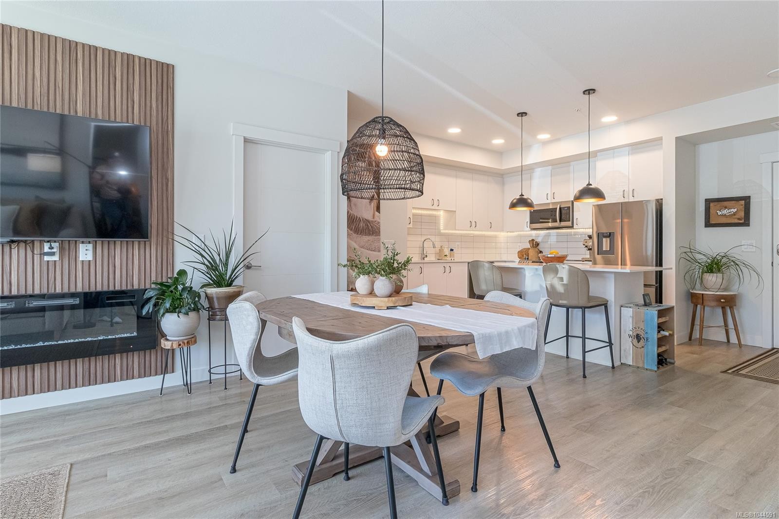 #106-120 Jensen Ave West, Parksville, BC - Indoor Photo Showing Dining Room