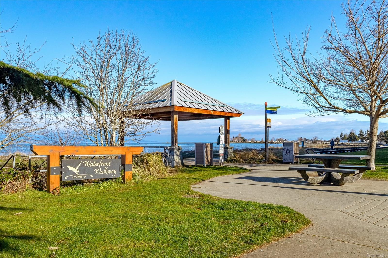 #106-120 Jensen Ave West, Parksville, BC - Outdoor With View