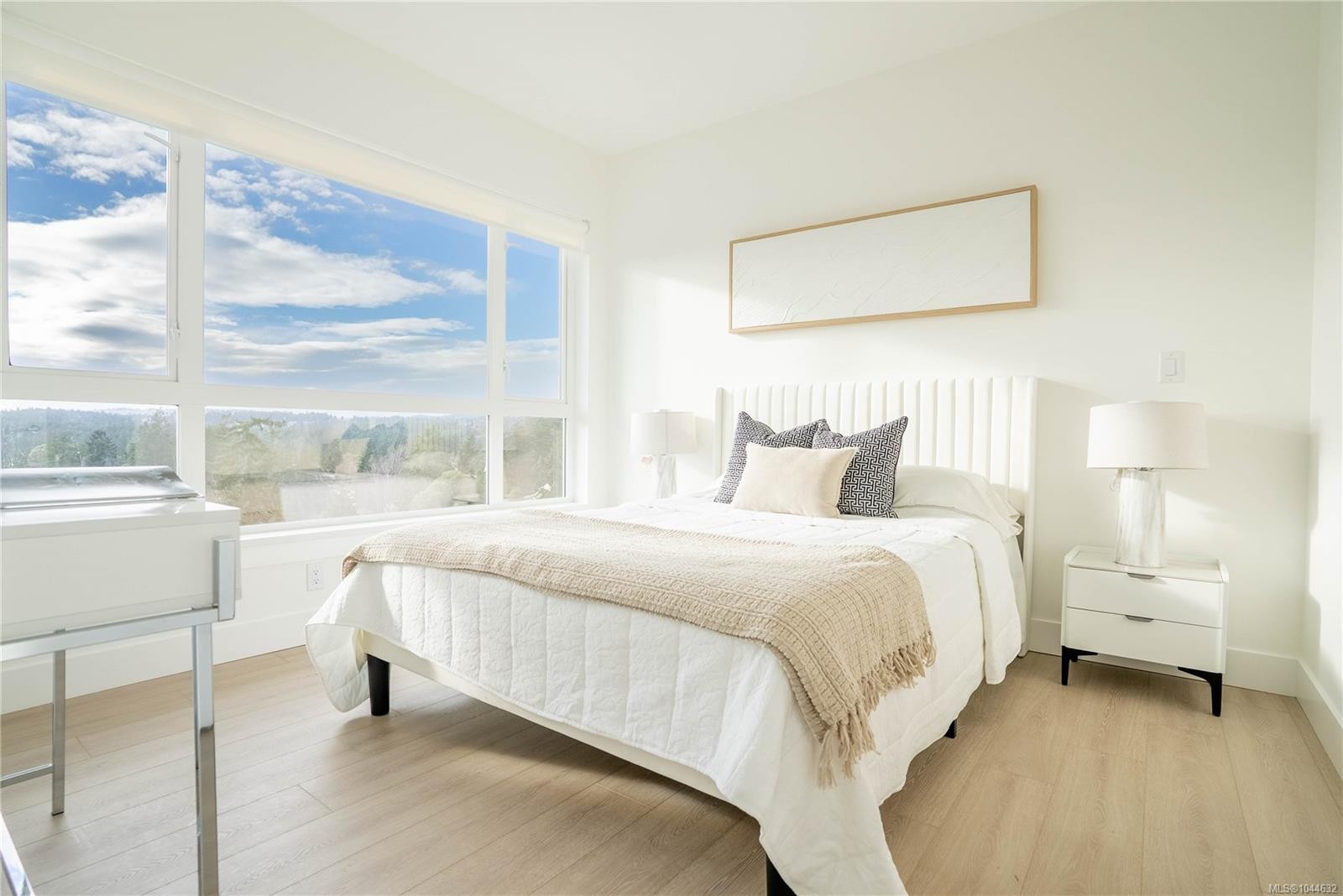 #303-258 Helmcken Rd, View Royal, BC - Indoor Photo Showing Bedroom