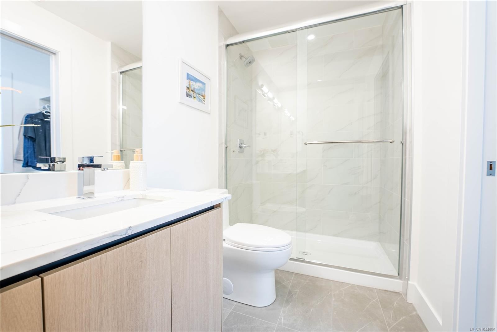 #212-258 Helmcken Rd, View Royal, BC - Indoor Photo Showing Bathroom