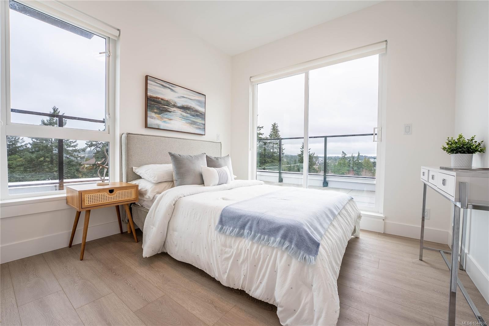 #212-258 Helmcken Rd, View Royal, BC - Indoor Photo Showing Bedroom