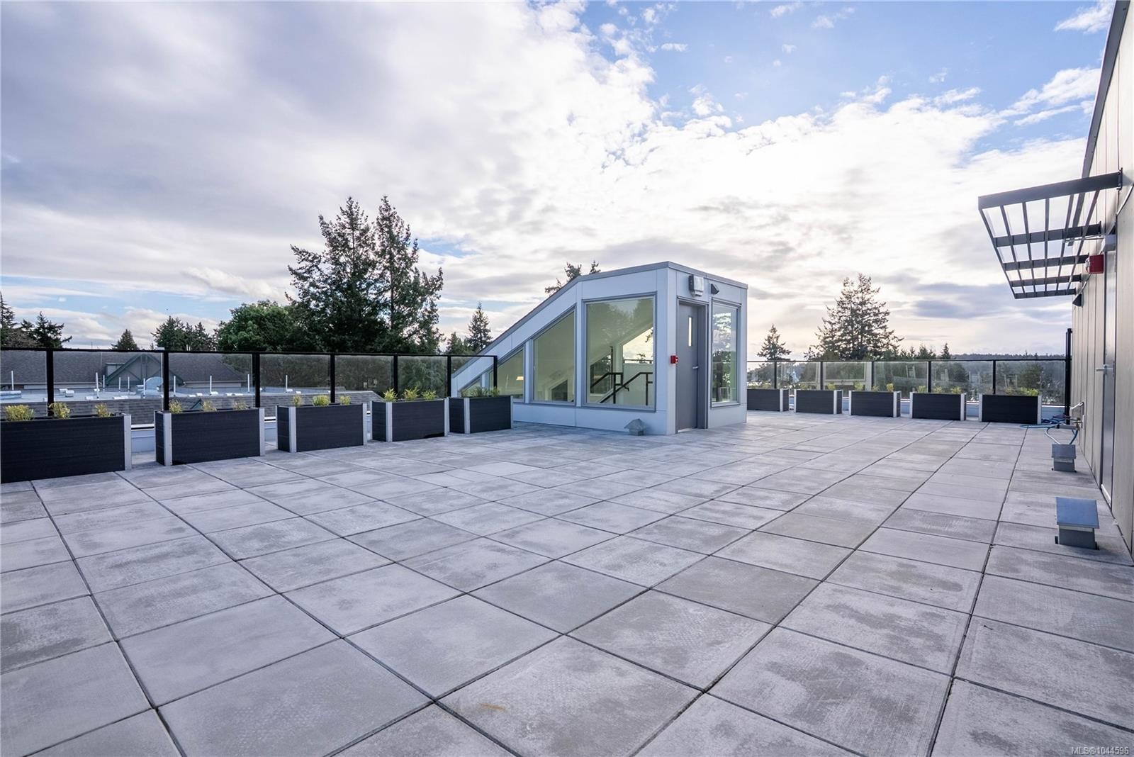 #212-258 Helmcken Rd, View Royal, BC - Outdoor