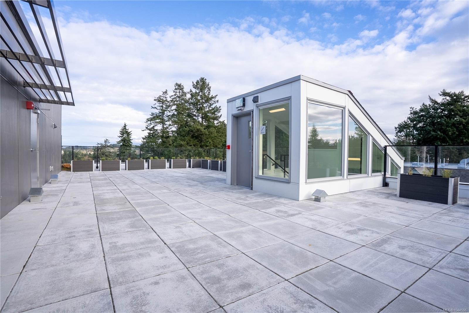 #212-258 Helmcken Rd, View Royal, BC - Outdoor