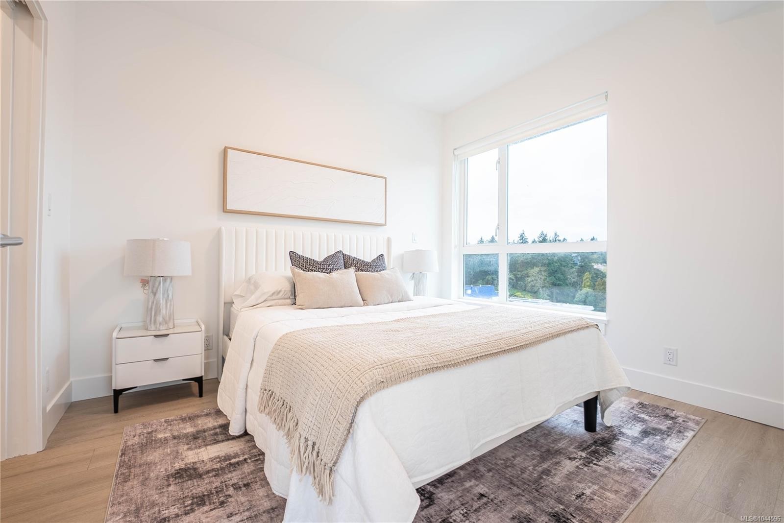 #212-258 Helmcken Rd, View Royal, BC - Indoor Photo Showing Bedroom