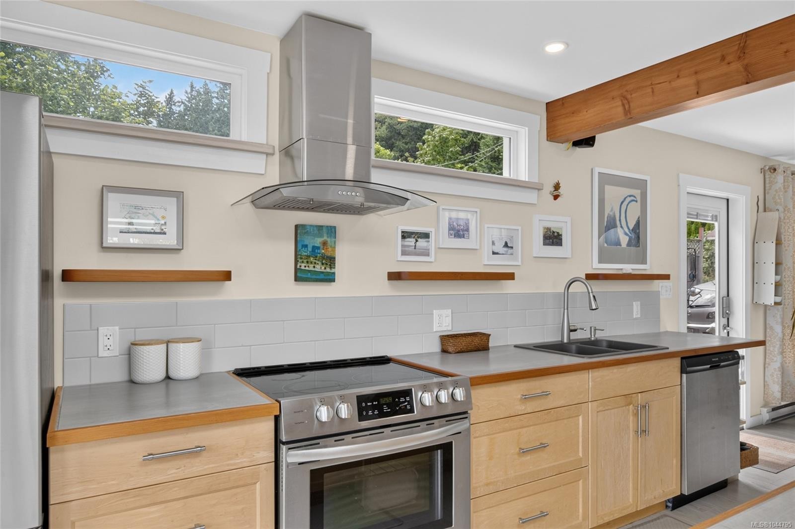 5674 Market St, Union Bay, BC