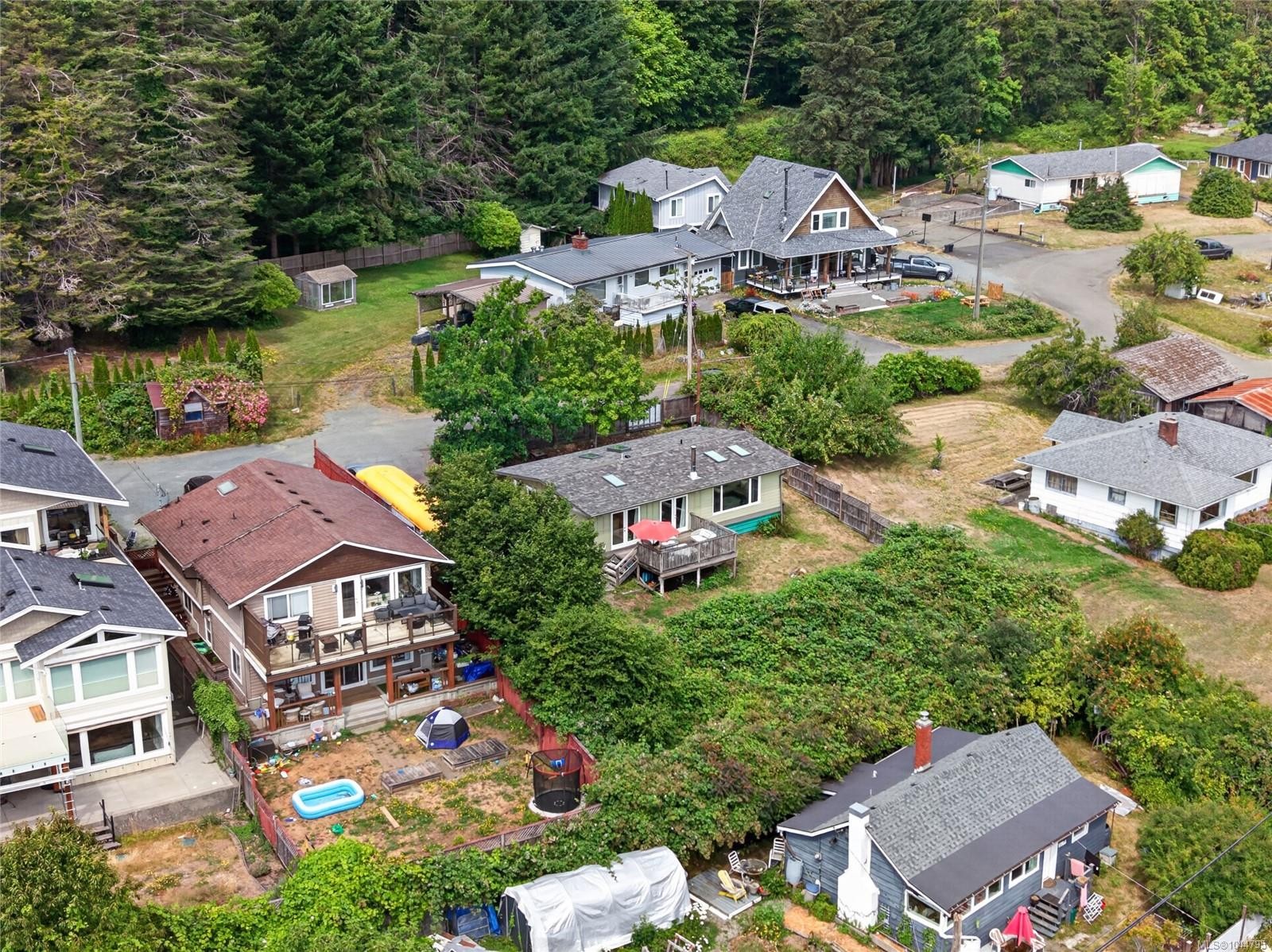 5674 Market St, Union Bay, BC