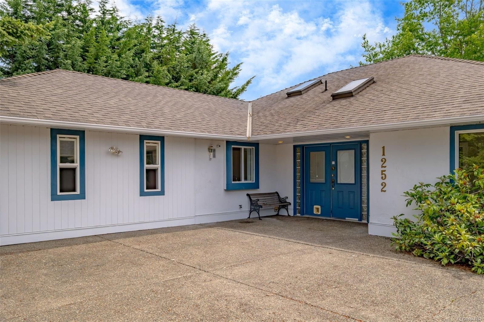 1252 Bunker Pl, French Creek, BC